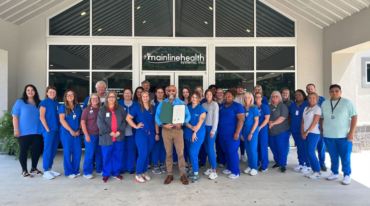 Mayor of Monticello Presents Proclamation in Honor of National Health Center Week